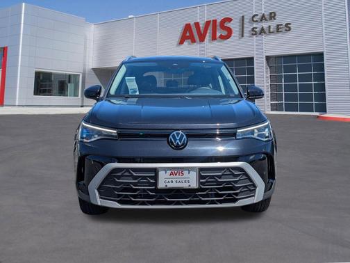 Deep Black Pearl 2025 Volkswagen Taos 1.5T SE