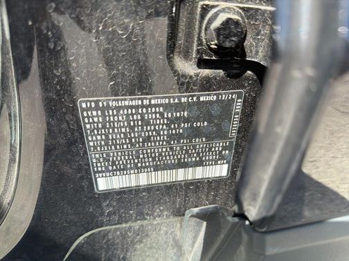 Deep Black Pearl 2025 Volkswagen Taos 1.5T SE