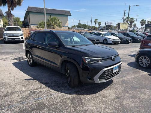 Deep Black Pearl 2025 Volkswagen Taos 1.5T SE