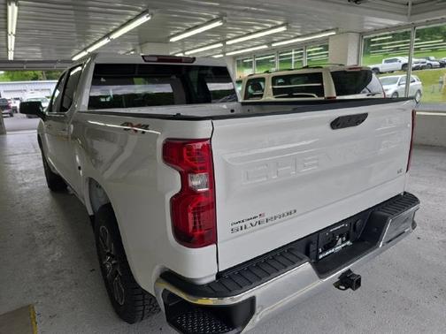 Summit White 2024 Chevrolet Silverado 1500 LT (2FL)