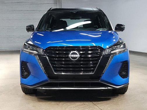 Electric Blue Metallic/Super Black 2023 Nissan Kicks SR