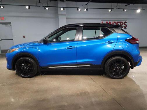 Electric Blue Metallic/Super Black 2023 Nissan Kicks SR