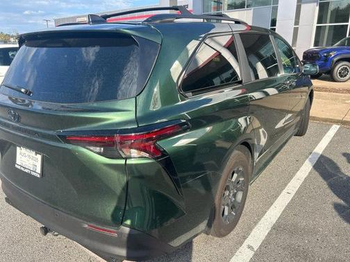 2025 Toyota Sienna Woodland Edition