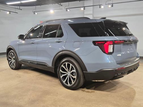 Vapor Blue Metallic 2025 Ford Explorer ST-Line