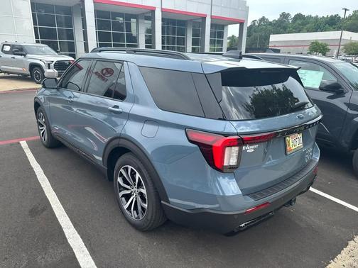 Vapor Blue Metallic 2025 Ford Explorer ST-Line