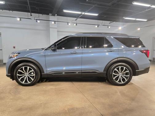 Vapor Blue Metallic 2025 Ford Explorer ST-Line
