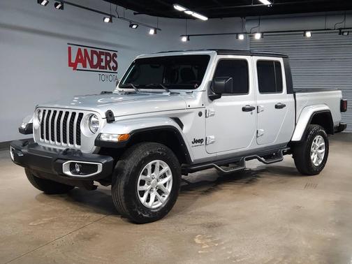 Silver Zynith Clearcoat 2023 Jeep Gladiator Sport S
