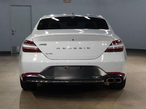 2022 Genesis G70 2.0T RWD