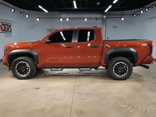 TERRA 2025 Toyota Tacoma Hybrid Limited