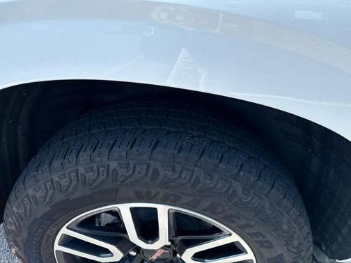 2024 GMC Yukon XL 4WD AT4