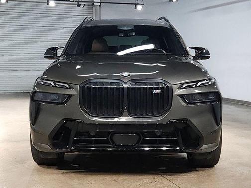 2023 BMW X7 M60i