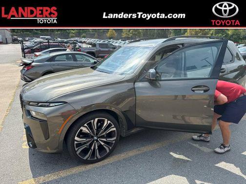 2023 BMW X7 M60i