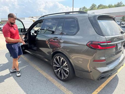 2023 BMW X7 M60i