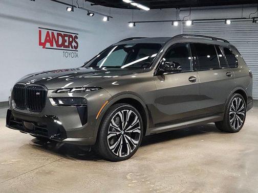 2023 BMW X7 M60i