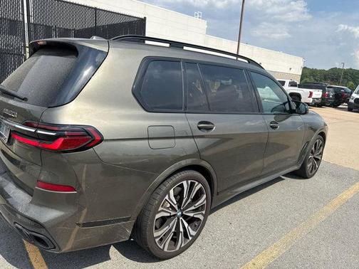 2023 BMW X7 M60i