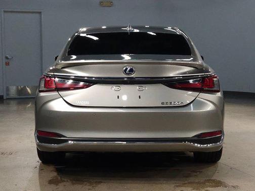 2021 Lexus ES 300h Base