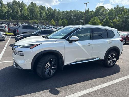 Pearl White Tricoat 2023 Nissan Rogue SL