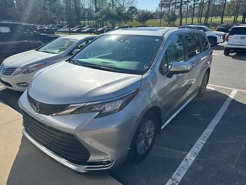 2022 Toyota Sienna XLE