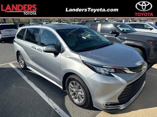 2022 Toyota Sienna XLE
