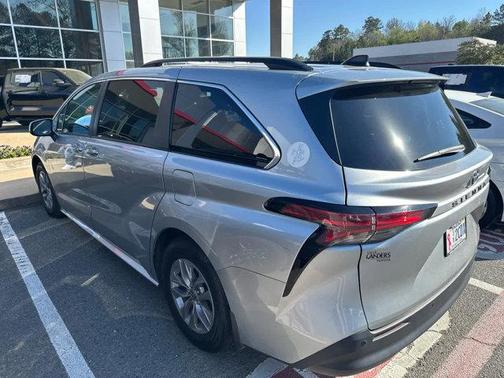 2022 Toyota Sienna XLE