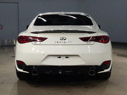 2022 INFINITI Q60 LUXE