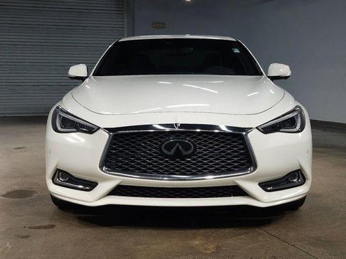 2022 INFINITI Q60 LUXE