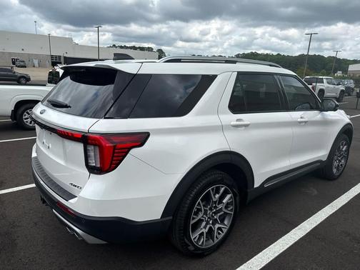 Star White Metallic Tri-Coat 2025 Ford Explorer Platinum