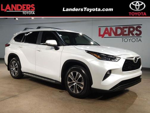 Wind Chill Pearl 2023 Toyota Highlander XLE