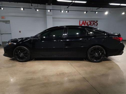2022 Toyota Avalon Hybrid XSE