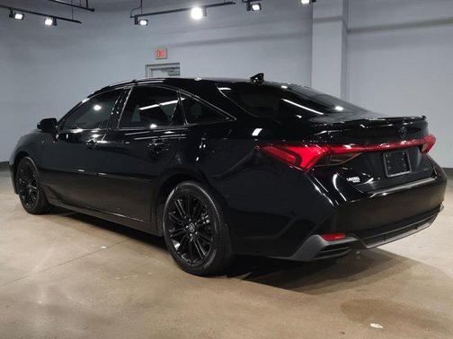 2022 Toyota Avalon Hybrid XSE