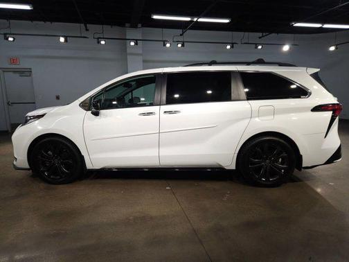 2022 Toyota Sienna XSE 7 Passenger