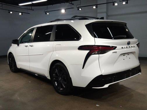 2022 Toyota Sienna XSE 7 Passenger