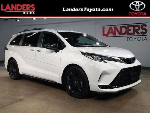 2022 Toyota Sienna XSE 7 Passenger