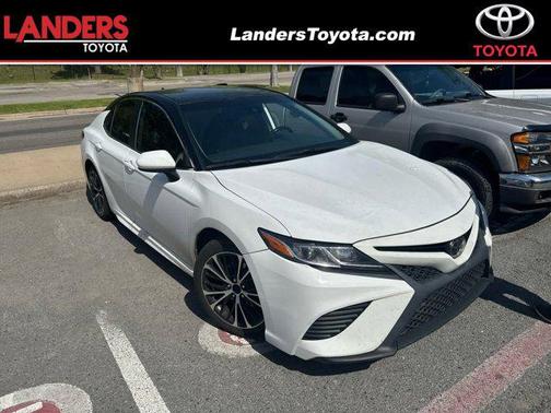 Super White 2019 Toyota Camry SE