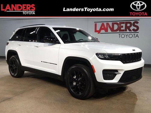 Bright White Clearcoat 2025 Jeep Grand Cherokee Altitude