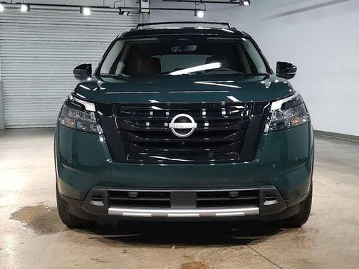 2025 Nissan Pathfinder Platinum FWD