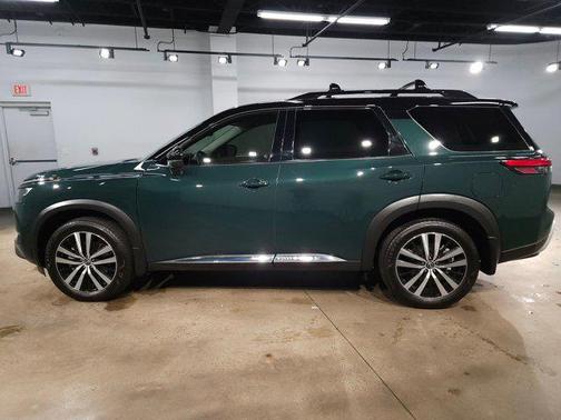 2025 Nissan Pathfinder Platinum FWD