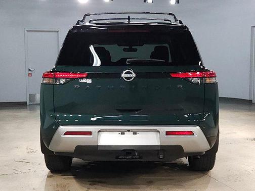 2025 Nissan Pathfinder Platinum FWD