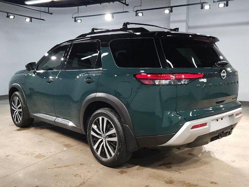 2025 Nissan Pathfinder Platinum FWD