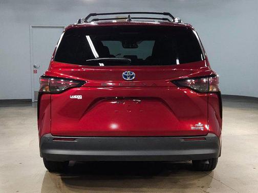 2024 Toyota Sienna XLE 8 Passenger