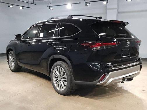 Midnight Black Metallic 2026 Toyota Highlander Hybrid Platinum