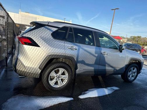 2020 Toyota RAV4 Hybrid XLE