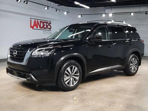 2022 Nissan Pathfinder SL 2WD