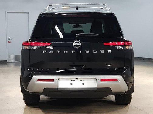 2022 Nissan Pathfinder SL 2WD