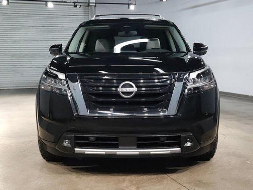 2022 Nissan Pathfinder SL 2WD