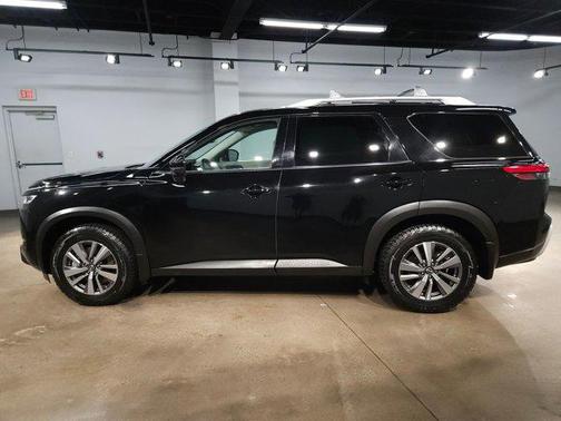 2022 Nissan Pathfinder SL 2WD