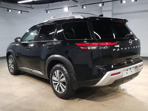 2022 Nissan Pathfinder SL 2WD