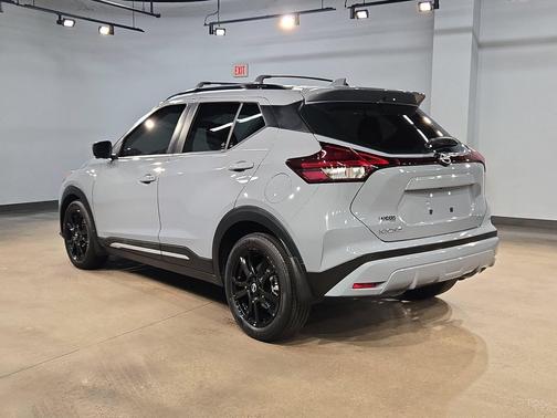Boulder Gray Pearl 2024 Nissan Kicks SR