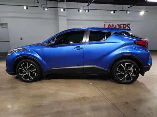 2022 Toyota C-HR XLE
