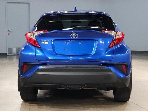 2022 Toyota C-HR XLE